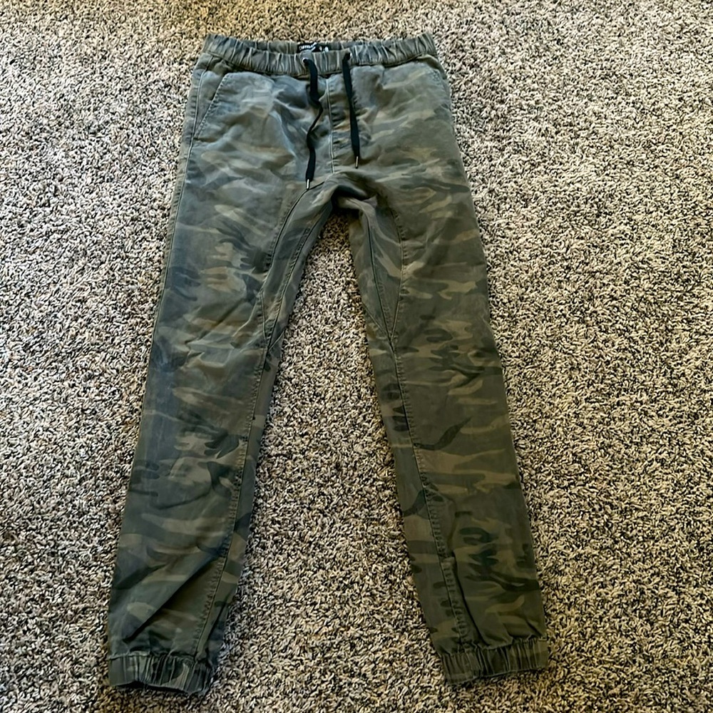 Cotton On Cuffed Chinos in camouflage. Size 28x30.